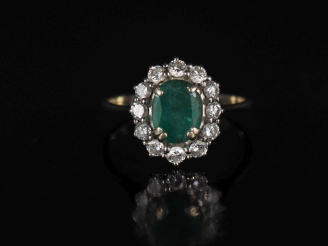 Vente aux enchères Bague de forme marguerite en or blanc 750, sertie en son centre d'une 