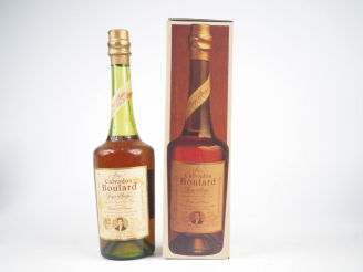 Vente aux enchères 1 BOUTEILLE CALVADOS FINE BOULARD - COFFRET 