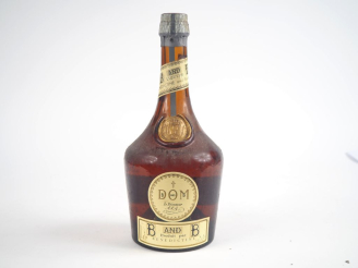 Vente aux enchères 1 BOUTEILLE BÉNÉDICTINE B AND B D.O.M - NIVEAU BAS 
