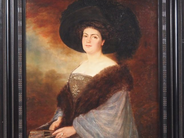 Ernest V. BISSON.  "portrait d'élégante au chapeau noir et à l'éventai