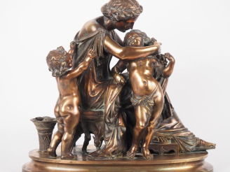 Vente aux enchères Eugène AIZELIN.  "Mère à l'antique et ses enfants" Grand groupe en bro
