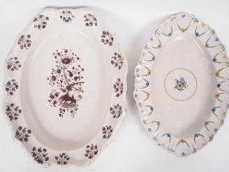 Vente aux enchères 2 plats en faience fin XVIIIème début XIXème (un en camaieu mauve à dé