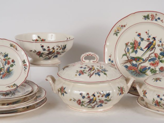 Vente aux enchères VILLEROY   BOCH.  Service de table "PHOËNIX" comprenant :  3 petits pl