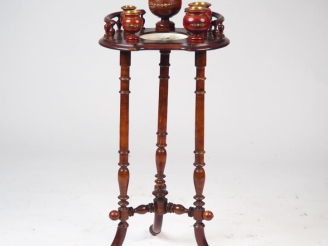 Vente aux enchères Nécessaire de fumeur Napoléon III en bois teinté, laiton et porcelaine