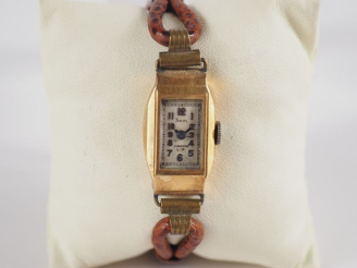 Vente aux enchères SAM, fabrication LIP Montre bracelet de dame, boitier à pans coupés en
