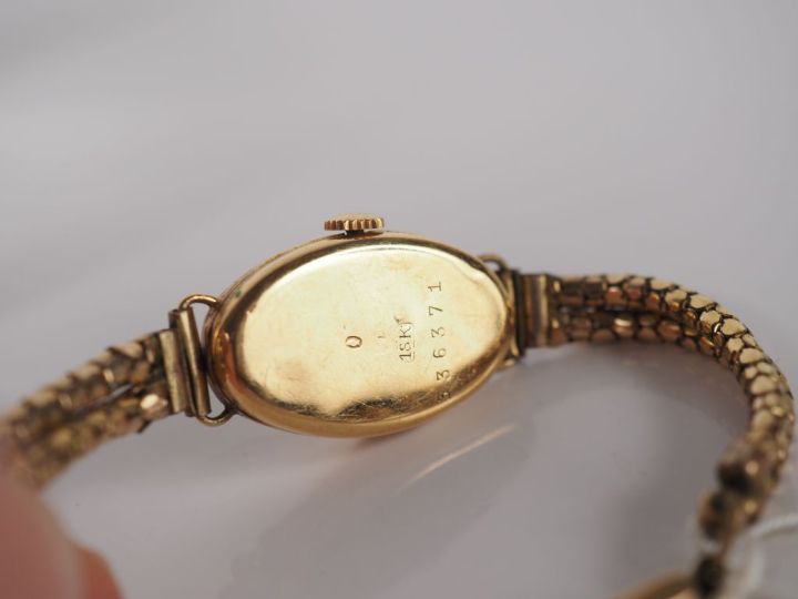 AURORE Montre bracelet de dame, boitier en or jaune 750.  Cadran à chi