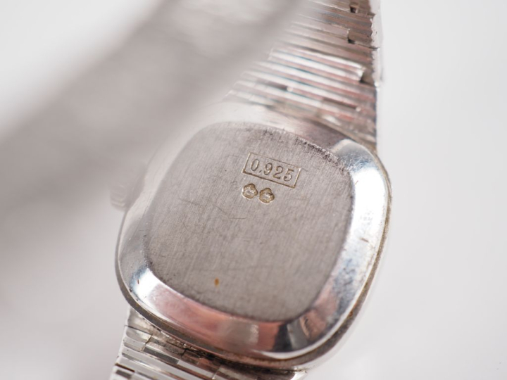 SEVERINE Montre bracelet de dame, boitier et bracelet en argent 925.  