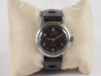 Vente aux enchères BUTEX Montre bracelet, boitier en acier.  Cadran rond à chiffres arabe