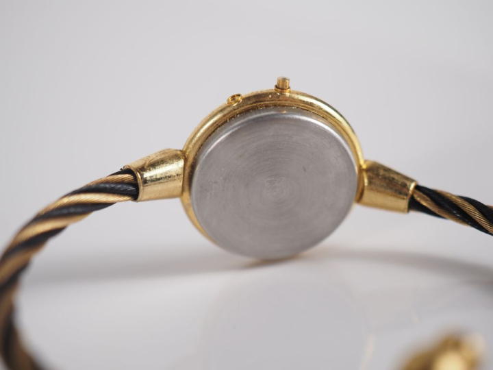 Ensemble comprenant :  - AGATHA, Paris Montre bracelet de dame en méta