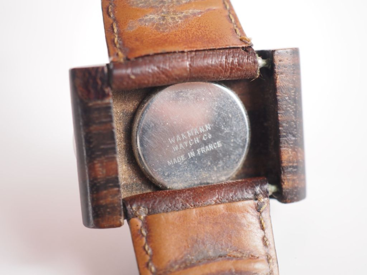 Ensemble comprenant :  - AGATHA, Paris Montre bracelet de dame en méta
