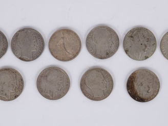 Vente aux enchères Ensemble comprenant :  - dix pièces de 10 Francs en argent, 1929, 1930