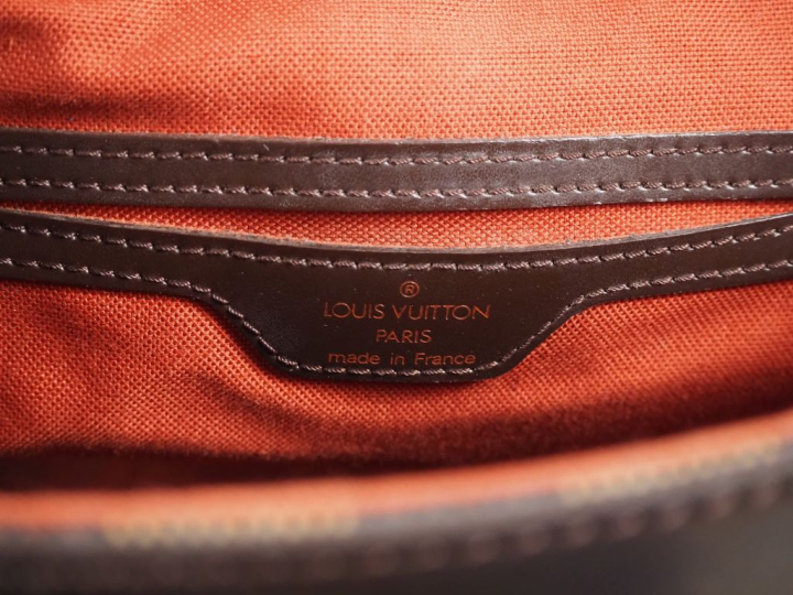Louis VUITTON.  Sac SOHO (c 2010)  en toile damier ébène et cuir ébène