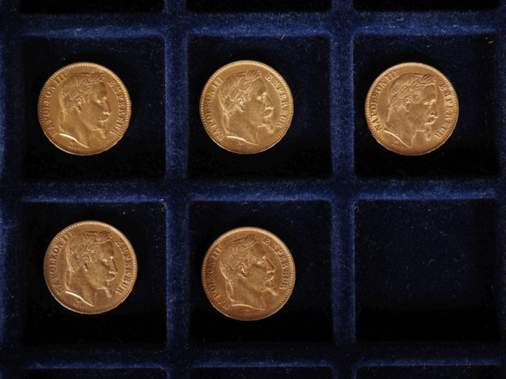 Ensemble comprenant :  - deux pièces de 20 Francs or, 1866-BB. - une p