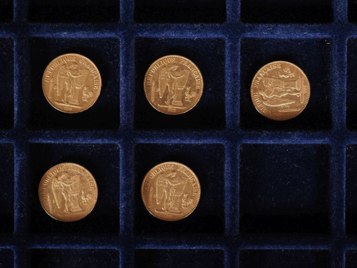 Ensemble comprenant :  - une pièce de 20 Francs or, 1887-A. - une pièc