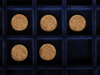 Vente aux enchères Cinq pièces de 20 Francs or, 1897-A.  FRAIS ACHETEURS 10% HT.