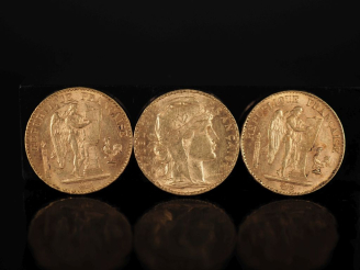 Vente aux enchères Trois pièces de 20 Francs or, 1898-A (x2) et 1899.  FRAIS ACHETEURS 10
