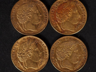 Vente aux enchères Ensemble comprenant :  - une pièce de 10 Francs or, 1850-A.  - trois p