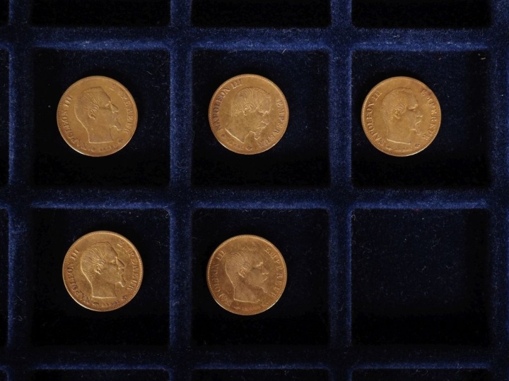 Ensemble comprenant :  - deux pièces de 10 Francs or, 1858-A.  - deux 