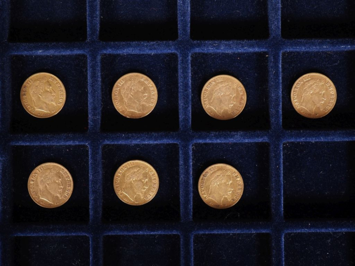 Ensemble comprenant :  - une pièce de 10 Francs or, 1865-A. - six pièc