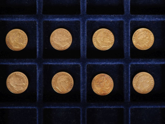 Vente aux enchères Ensemble comprenant :  - cinq pièces de 10 Francs or, 1867-BB (x3) et 