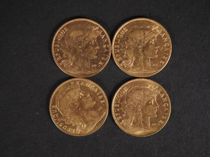 Quatre pièces de 10 Francs or, République Française, 1899, 1900,1901 e