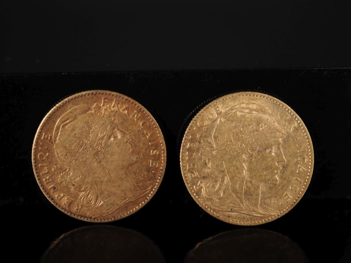 Deux pièces de 10 Francs or, 1906. FRAIS ACHETEURS 10% HT.