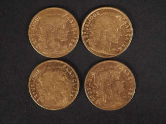 Vente aux enchères Quatre pièces de 10 Francs or, République Française, 1906, 1907, 1908 