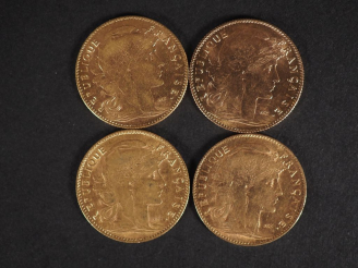 Vente aux enchères Quatre pièces de 10 Francs or, République Française, 1910, 1911, 1912 