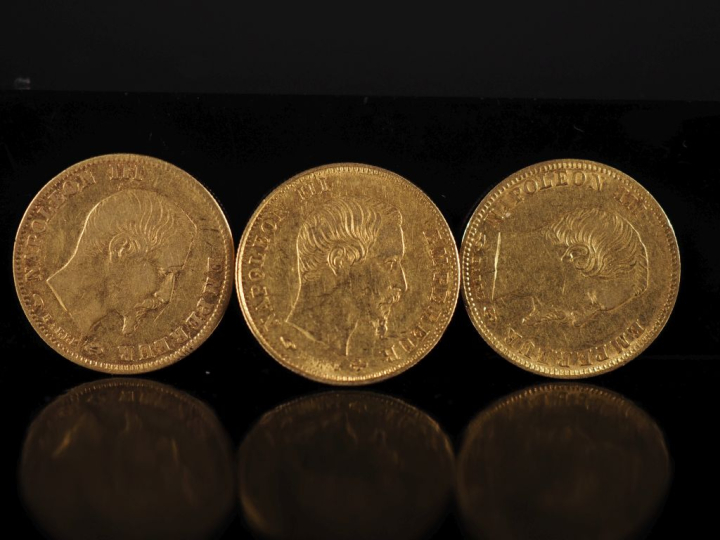 Trois pièces de 5 Francs or, Napoléon III Empereur, 1856-A, 1857-A et 