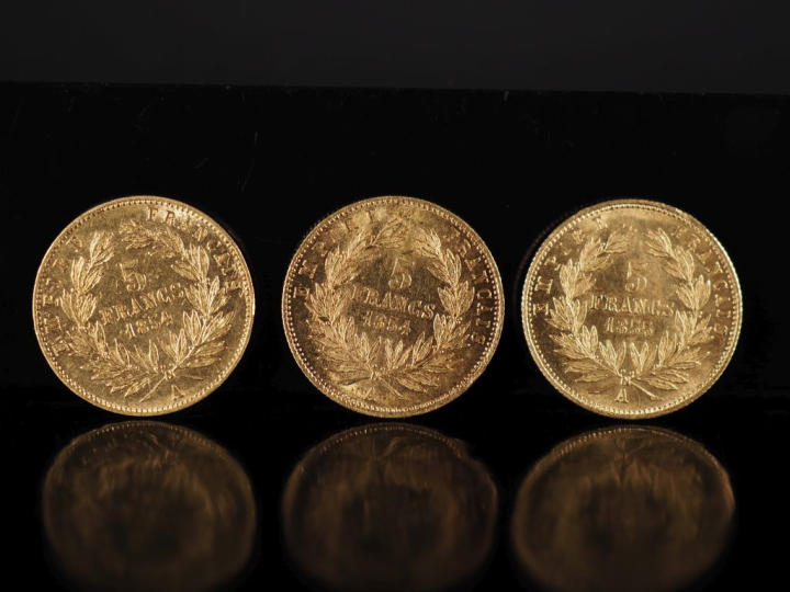 Trois pièces de 5 Francs or, Napoléon III Empereur, petit modèle, 1854