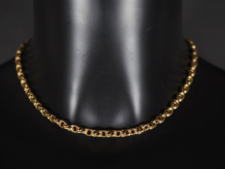 Collier ras de cou en or jaune 750, maille entrelacée. Long. 38 cm Poi