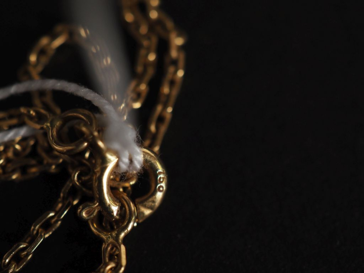 Chaine en or jaune 750, maille forçat.  Long. 50,7 cm Poids. 5,23 g  (