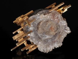 Vente aux enchères Broche/pendentif moderniste en or jaune 750, sertie en son centre d'un