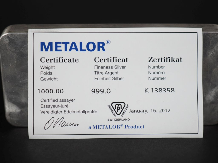Lingot d'argent.  Poids. 1000g Titre. 999.0 Numéro. K138358 FRAIS ACHE