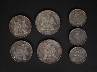 Vente aux enchères Ensemble comprenant :  - deux pièces de 50 Francs argent - deux pièces