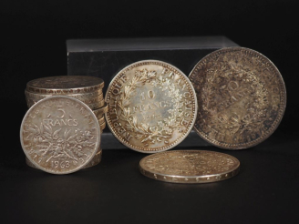 Vente aux enchères Ensemble comprenant :  - une pièce de 50 Francs argent - deux pièces d