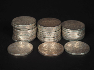 Vente aux enchères Trente pièces de 5 Francs argent, 1962. Poids. 360 g