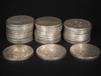 Vente aux enchères Trente pièces de 5 Francs argent.  Poids. 360 g