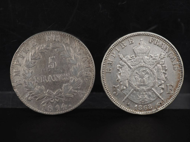 Ensemble comprenant :  - une pièce de 5 Francs argent, 1868  - une piè