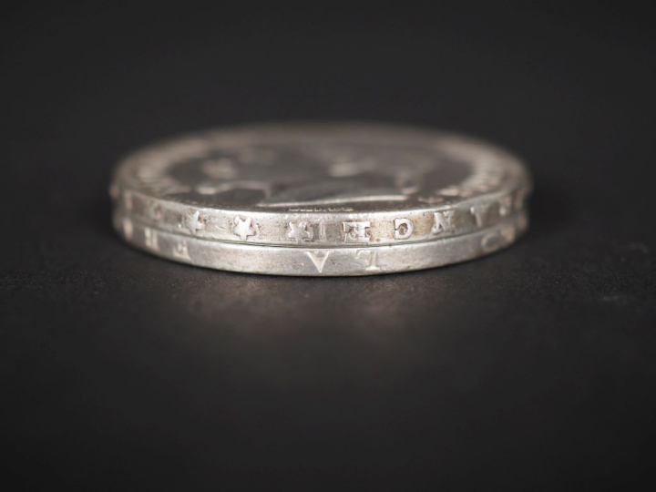 Ensemble comprenant :  - une pièce de 5 Francs argent, 1868  - une piè
