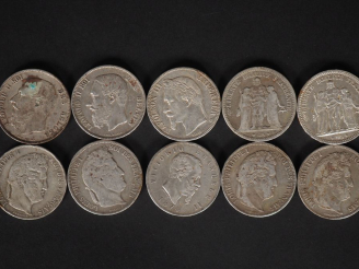Vente aux enchères Ensemble comprenant :  - cinq pièces de 5 Francs argent. - une pièce d