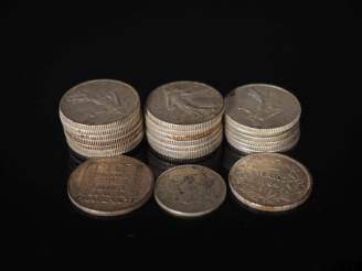 Vente aux enchères Ensemble comprenant :  - dix-neuf pièces de 2 Francs en argent.  - deu