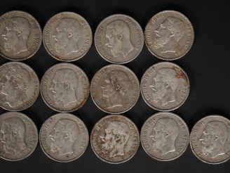 Vente aux enchères Ensemble comprenant treize pièces de 5 Francs belge en argent.  Poids.