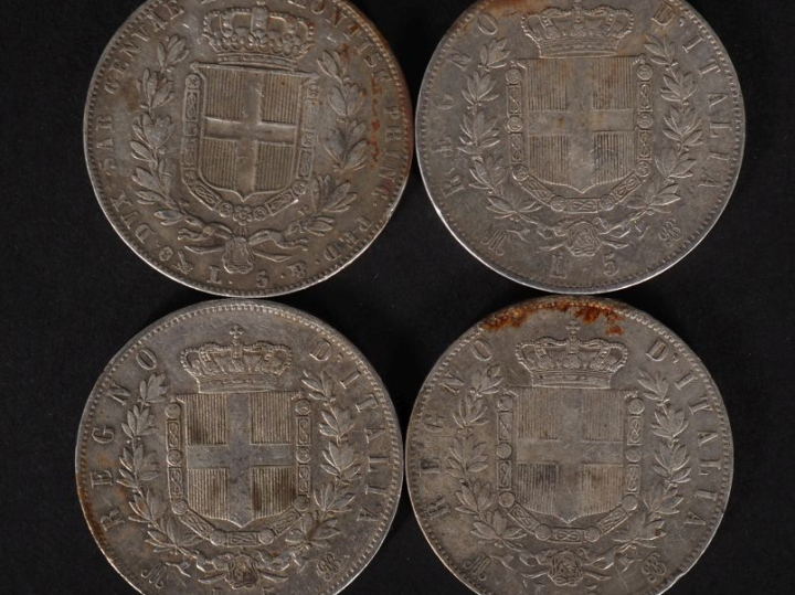 Ensemble comprenant :  - trois pièces de 5 Lire en argent, Vittorio Em