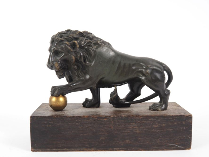 Ecole française XIXème.  "le lion de St Marc" Sculpture en bronze à pa