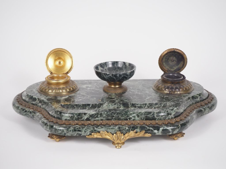 Encrier Napoléon III de style Louis XVI en marbre vert de mer et bronz