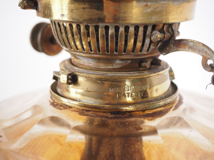 Lampe à pétrole Napoléon III en céramique polychrome et cristal (compl