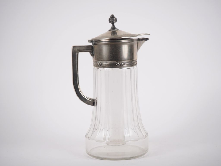 Carafe à jus de fruits Art Déco à décor de liserés et de motifs géomét
