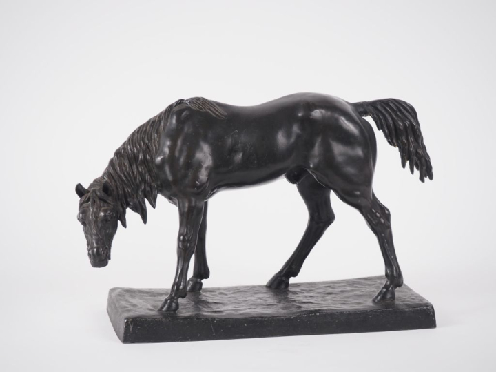 Ecole française XXème. "l'étalon" Sculpture en bronze à patine brune. 