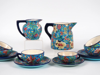 Vente aux enchères LONGWY.  Service à thé, à décor de fleurs polychromes comprenant :  un